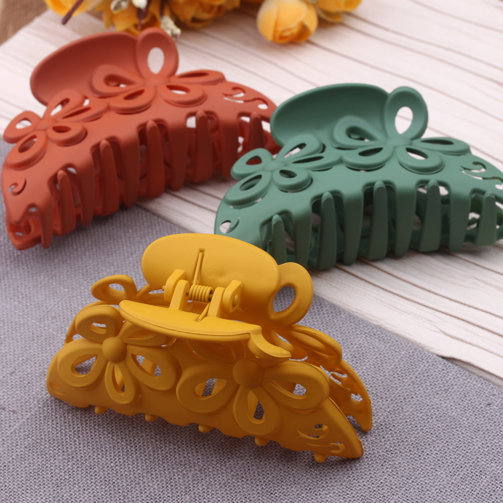 2-yuan store accessories: frosted hair clips, hair grabbers, hair curls, bath clips, hair clips, hair grabbers, durable, ladylike ponytail clips, and headwear Application Scenario