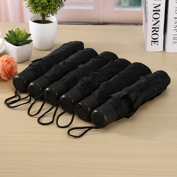 Three-fold checkered umbrellas, couple umbrellas, portable mini folding umbrellas, wholesale gifts, advertising umbrellas, customized by the manufacturer Application Scenario