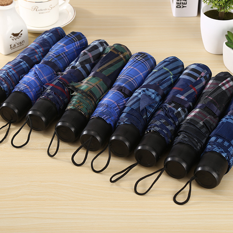 Three-fold checkered umbrellas, couple umbrellas, portable mini folding umbrellas, wholesale gifts, advertising umbrellas, customized by the manufacturer
