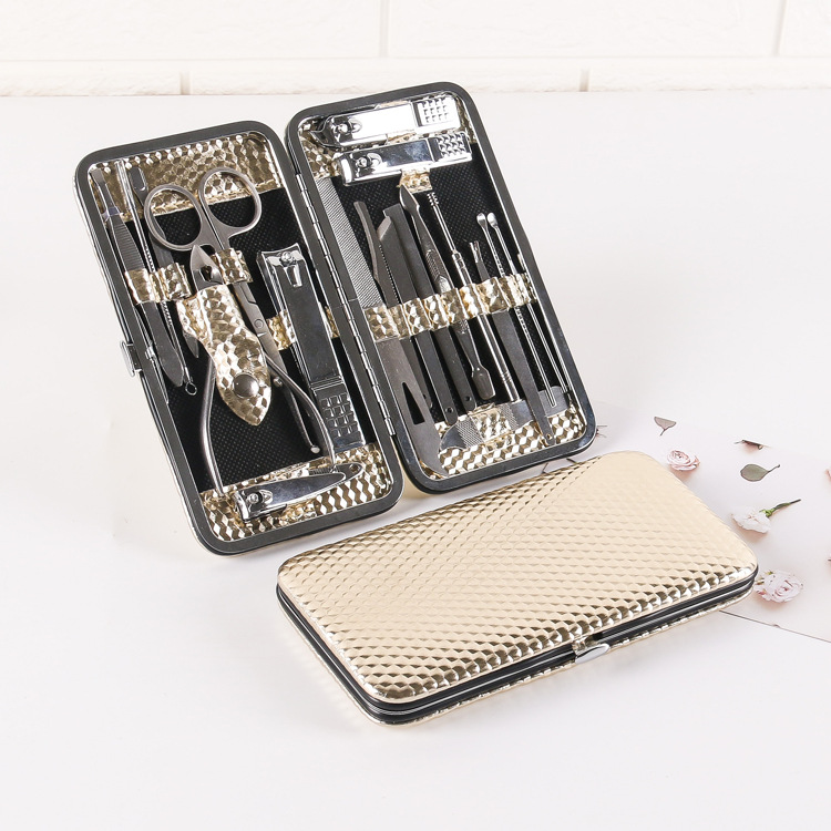 "Gold-plated 19-piece nail clipper set factory direct sales, multi-functional nail care and beauty set tools nail clippers. details Picture