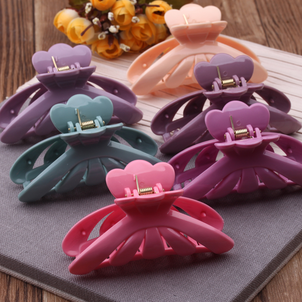 2-yuan store accessories: Hair clips, hair clips, back of the head clips, large bath size, medium-sized ponytail curls, and top clips Application Scenario