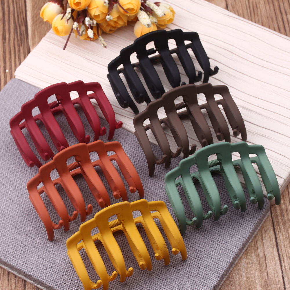 2-yuan store accessories: Bath tray, hair gripper, large gripper at the back of the head, simple clip, headwear, hair gripper, shark clip