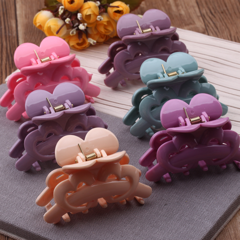 2-yuan store accessories, bath clips, large, medium and small size grabbers, shower hair clips, Korean hair accessories, acrylic bath Application Scenario