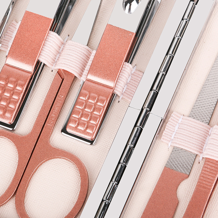 Nail clipper set, rose gold 7-piece gift nail tool, double-edge sharpened, sharp and durable nail clipper set Application Scenario