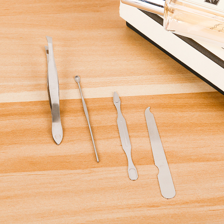 Factory direct sales of 7-piece nail tool zipper bags, nail covers, decoration nails, beauty care products in stock, nail clipper sets Application Scenario