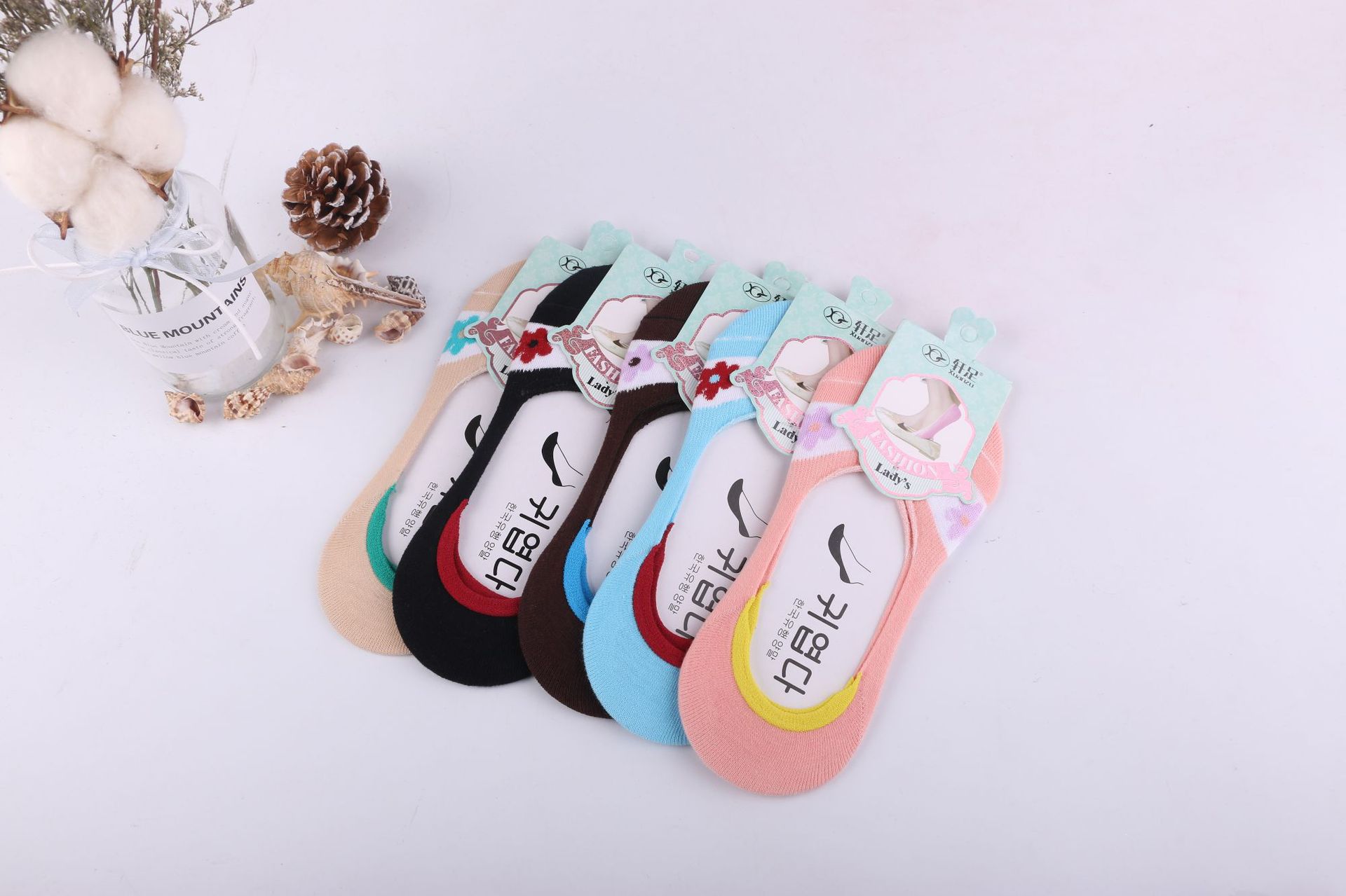 New Spring and summer fashion Korean women's boat socks, shallow-mouthed invisible boat socks, women's casual boat socks Item Picture