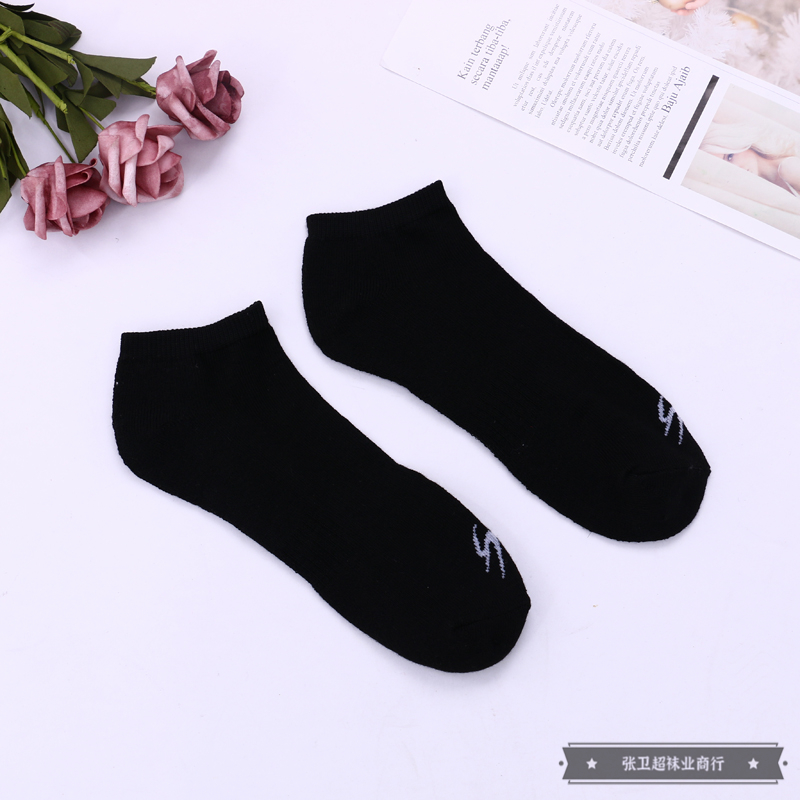 Simple and comfortable men's summer thin short socks, sweat-absorbing, breathable, odor-proof, low-top shallow cotton socks, sporty style boat socks Application Scenario