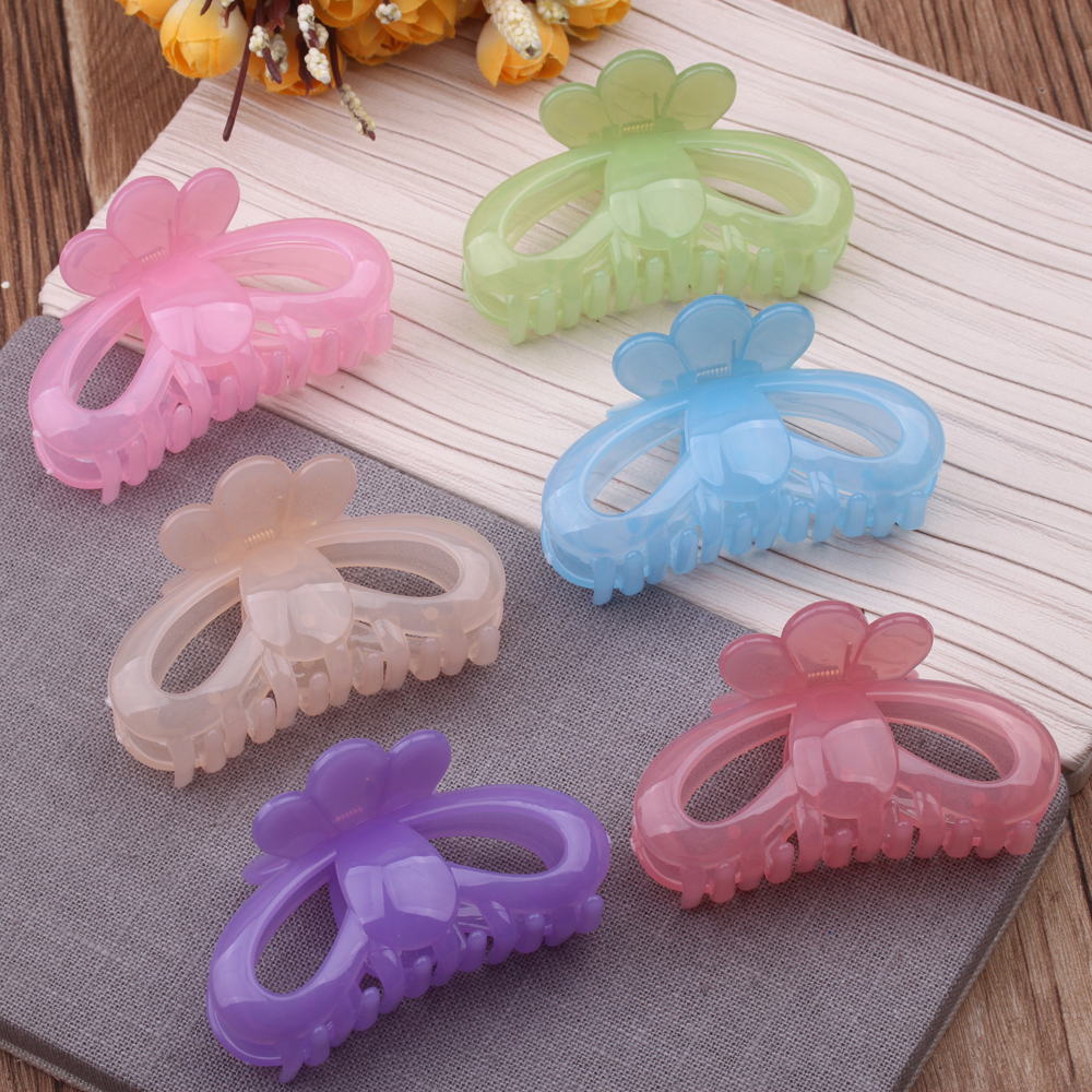 2-yuan store accessories, large scratch-resistant hair clips, bath hair clips, coiled hair claws, Korean hairpins and headwear