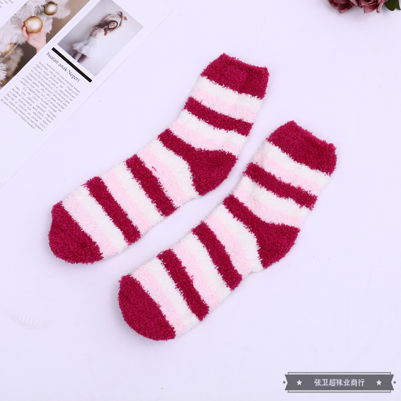 The three-color striped patterned woolen cotton socks for women to keep warm in winter are comfortable to wear and come in a variety of colors and styles details Picture