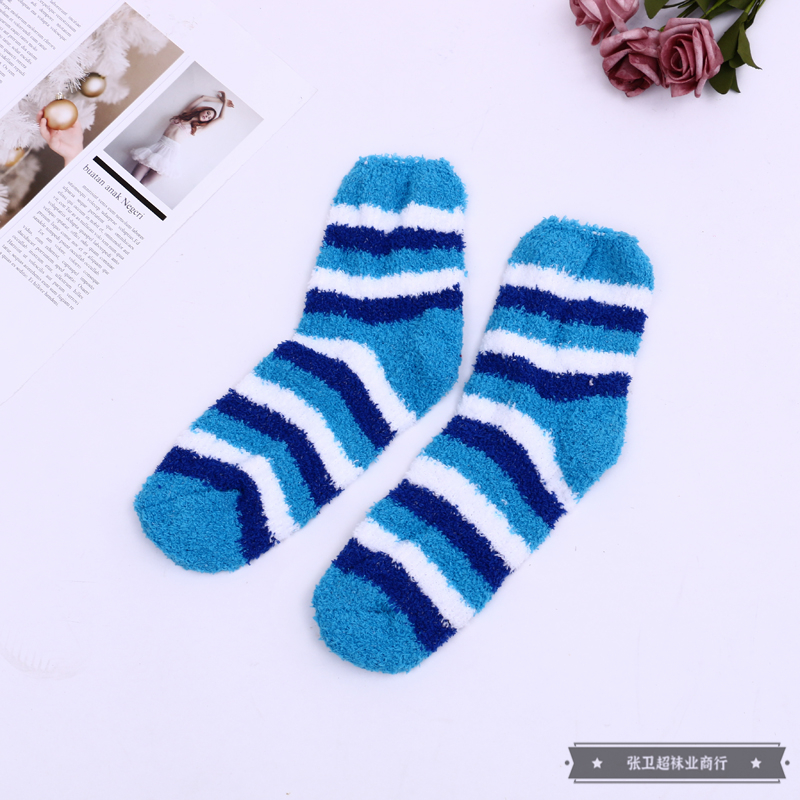 The three-color striped patterned woolen cotton socks for women to keep warm in winter are comfortable to wear and come in a variety of colors and styles Item Picture