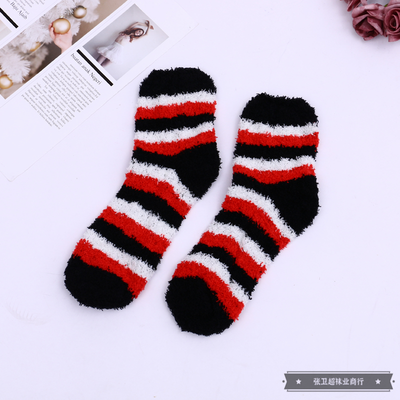 The three-color striped patterned woolen cotton socks for women to keep warm in winter are comfortable to wear and come in a variety of colors and styles Specification image