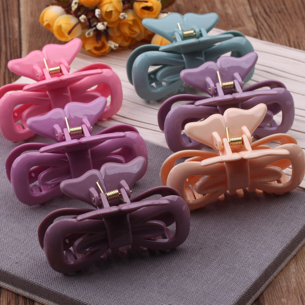 2-yuan store accessories, such as a women's bun, large bath bun, simple acrylic hair clip at the back of the head Application Scenario