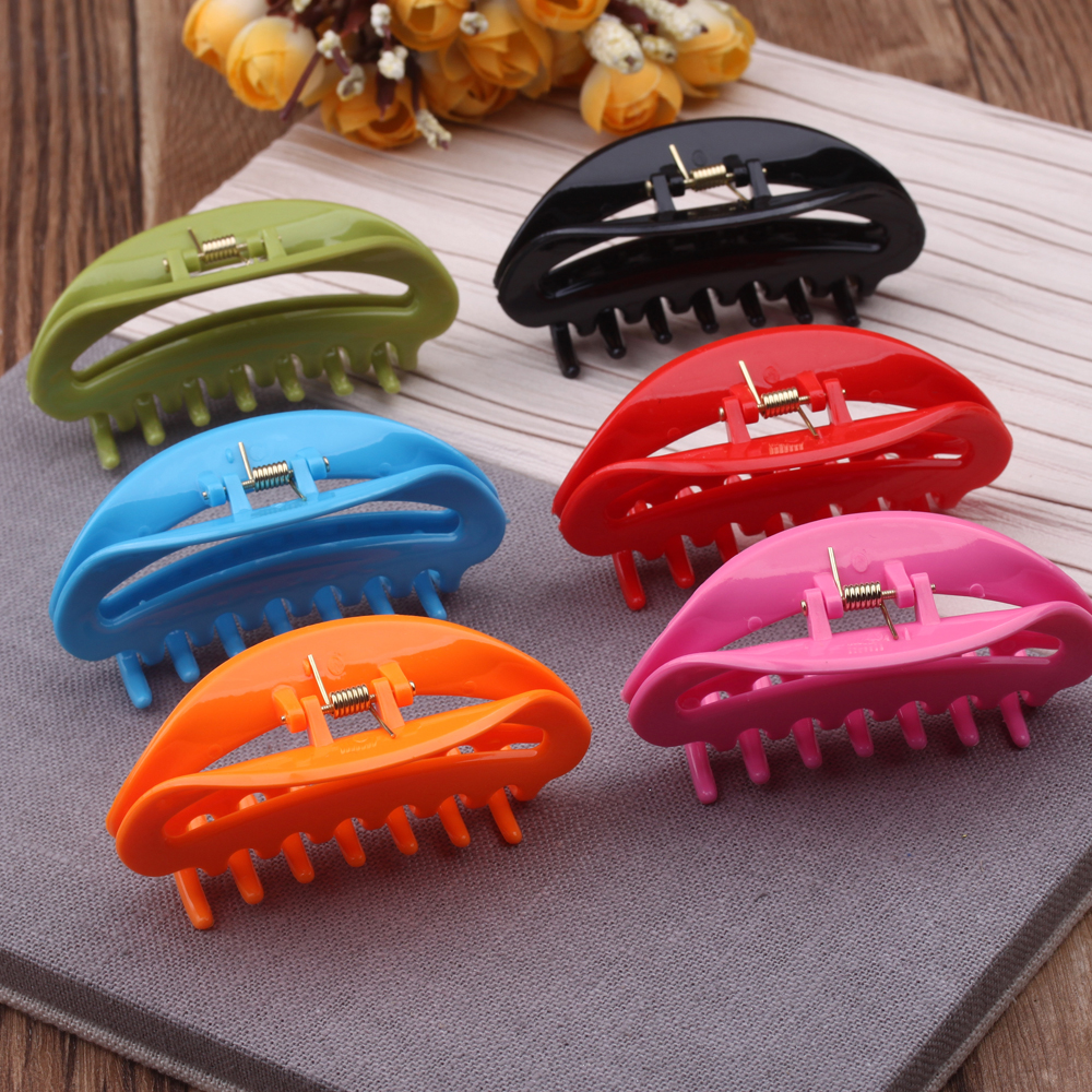2-yuan store accessories: Durable shower grabbers, simple hair clips, ponytail clips, hair grabbers, beef tendon resin grabbers, and hair clips Application Scenario