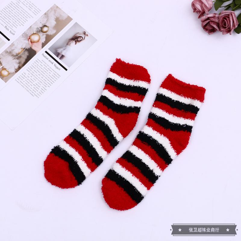 The three-color striped patterned woolen cotton socks for women to keep warm in winter are comfortable to wear and come in a variety of colors and styles Application Scenario