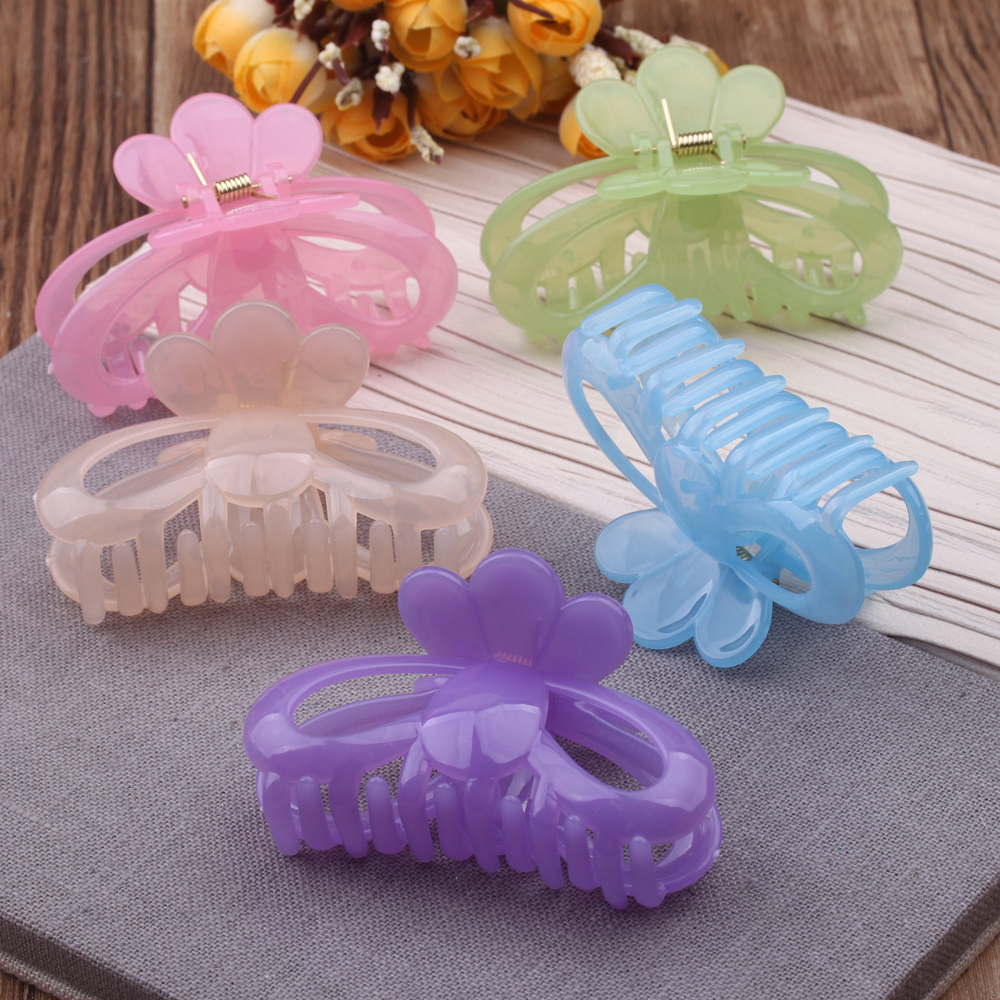 2-yuan store accessories, large scratch-resistant hair clips, bath hair clips, coiled hair claws, Korean hairpins and headwear Specification image