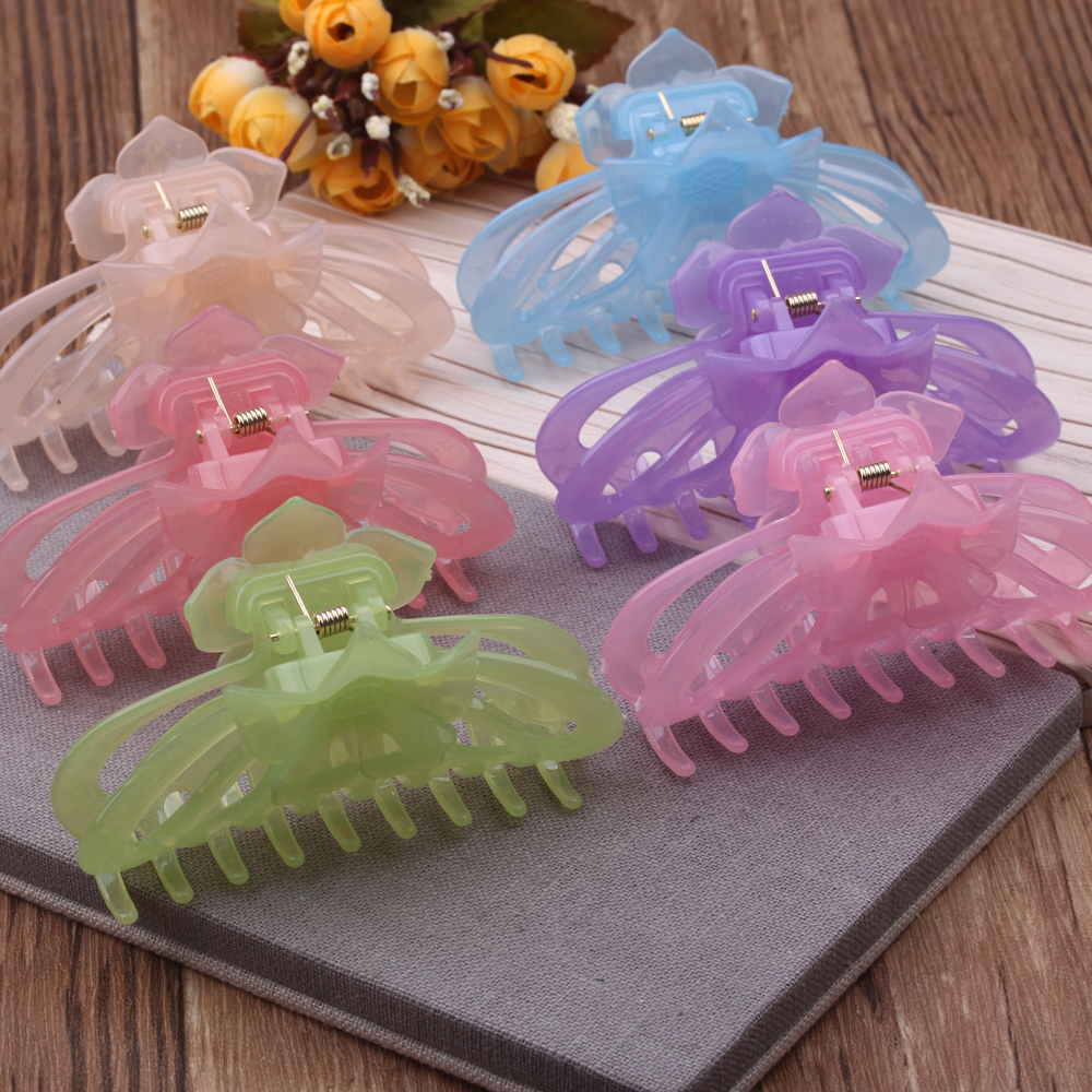 2 yuan tienda accesorios baño grip grande grande tamaño medio simple resistente a la caída clip superior clip plástico coreano grip pelo accesorios Application Scenario