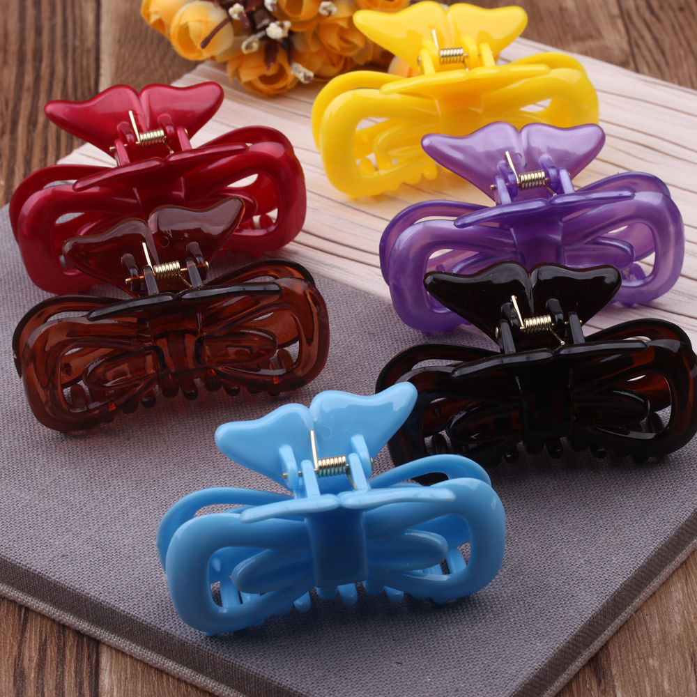 2-yuan store accessories: Bath hair clips, gripper, edge clip, large acrylic hair clip, children's hair bun, large hair clip Application Scenario