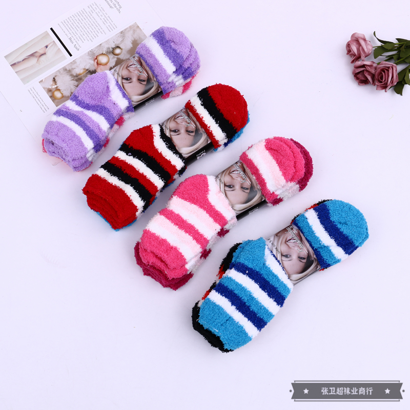 The three-color striped patterned woolen cotton socks for women to keep warm in winter are comfortable to wear and come in a variety of colors and styles