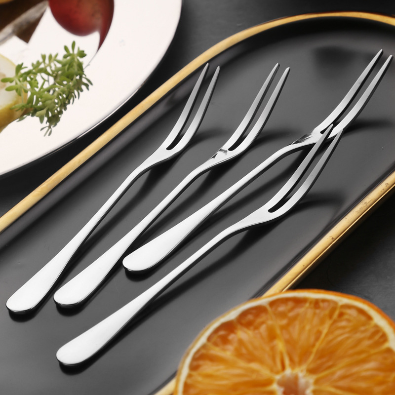 Korean-style tableware set, stainless steel Western cuisine two-toothed fruit fork, dessert fork, travel student portable set, family set Application Scenario