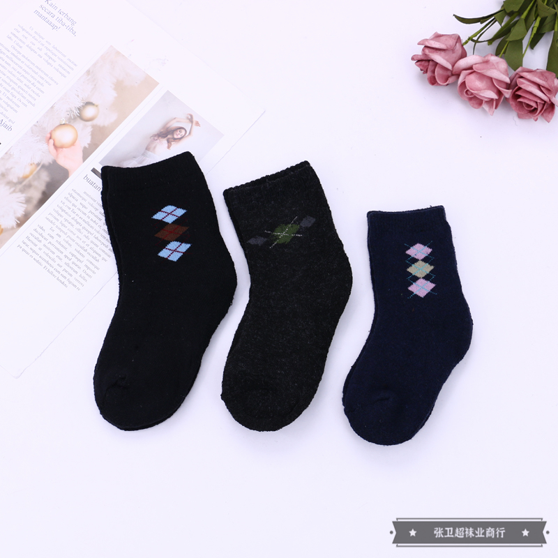 Colorful football pattern decorated long sports cotton socks for boys and girls, suitable for spring, autumn and winter, with a variety of colors and styles Specification image