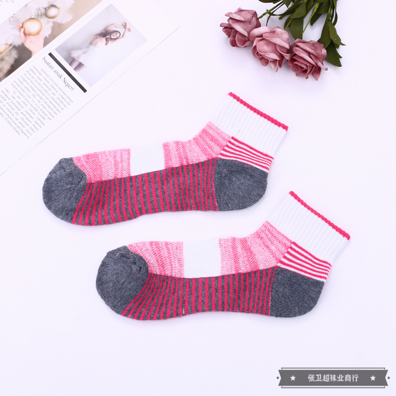 Adult striped decorative cotton socks in sizes 39-42, street couple long tube skateboard socks, European and American fashion autumn and winter trendy socks details Picture