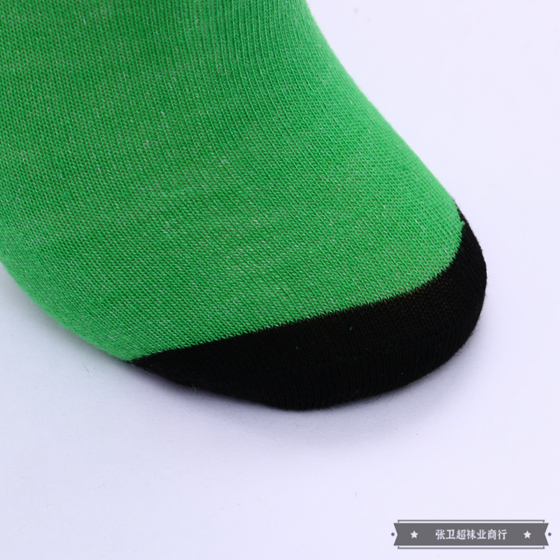 Fashionable two-color anti-odor and sweat-absorbing boat socks for teenagers, summer thin breathable cotton low-top shallow-mouthed sports short socks Application Scenario
