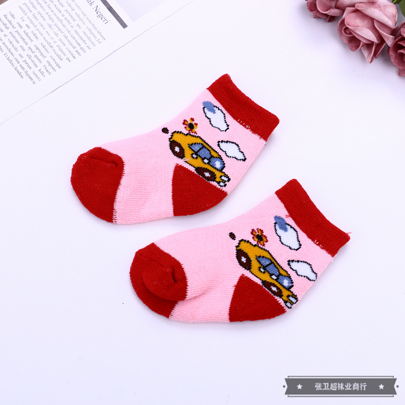 The cute, playful and fresh color-matched lightweight cotton socks for infants and children are suitable for both spring and autumn. They are comfortable to wear and breathable Application Scenario