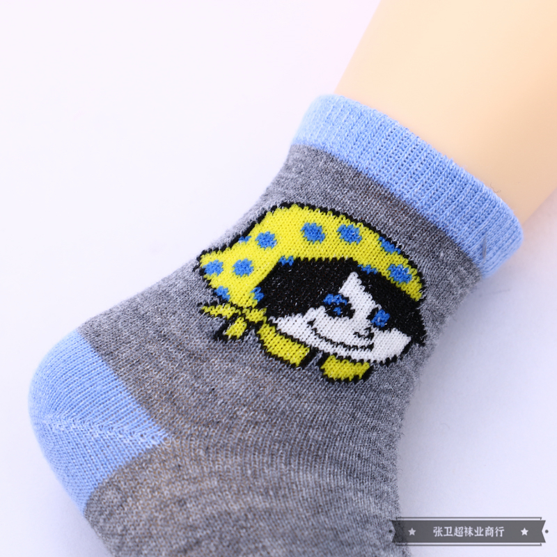 Calcetines stand una pieza de reemplazo de pelo colorido mezcla de colores para hombres y niñas niños calcetines de algodón ligeros para primavera y otoño cómodos y transpirables medias fábrica venta directa de una pieza de reemplazo de cabello Application Scenario