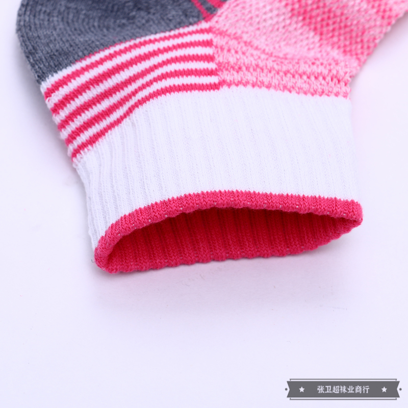 Adult striped decorative cotton socks in sizes 39-42, street couple long tube skateboard socks, European and American fashion autumn and winter trendy socks Application Scenario