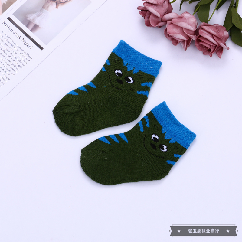 The cute, playful and fresh color-matched lightweight cotton socks for infants and children are suitable for both spring and autumn. They are comfortable to wear and breathable details Picture