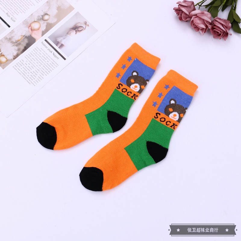Cartoon English letter pattern decorated long cotton socks for boys and girls are suitable for spring, autumn and winter, with a variety of colors and styles