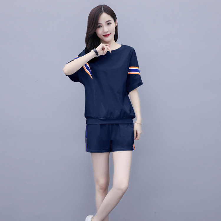Mosquito-proof suit, women's bat sleeve, European Station summer sports suit, striped casual loose short-sleeved and short-shorts two-piece set Application Scenario