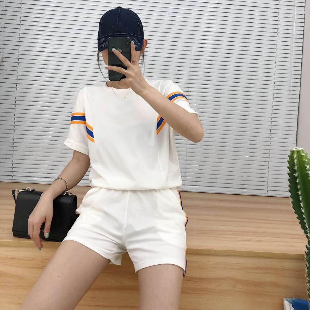 Mosquito-proof suit, women's bat sleeve, European Station summer sports suit, striped casual loose short-sleeved and short-shorts two-piece set details Picture