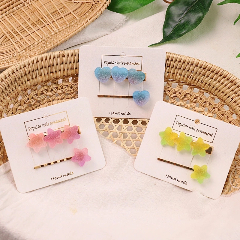 Korean children's heartwarming gummy hair clips, cute hair clips, straight clips for girls, babies, girls, bangs clips, hair accessories and headwear Application Scenario