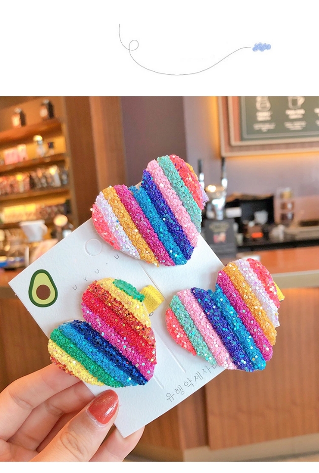 The 2022 Rainbow heart-shaped hairpin, a fresh and colorful hairpin headwear for children, and a bangs clip are selling well at street stalls Application Scenario
