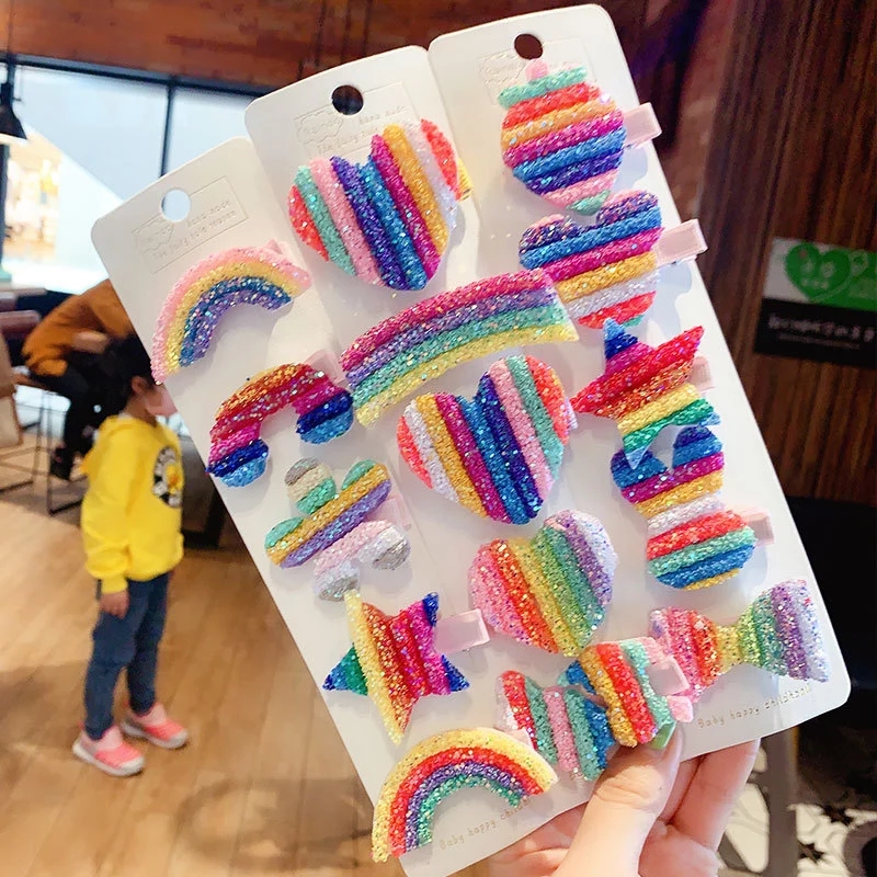 The 2022 Rainbow heart-shaped hairpin, a fresh and colorful hairpin headwear for children, and a bangs clip are selling well at street stalls full figure