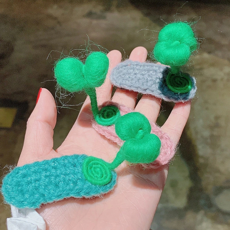 Cute little girl, children, grass hair clips, fruit hair clips, headwear, bangs at the back of the head, hair clips, hair accessories details Picture