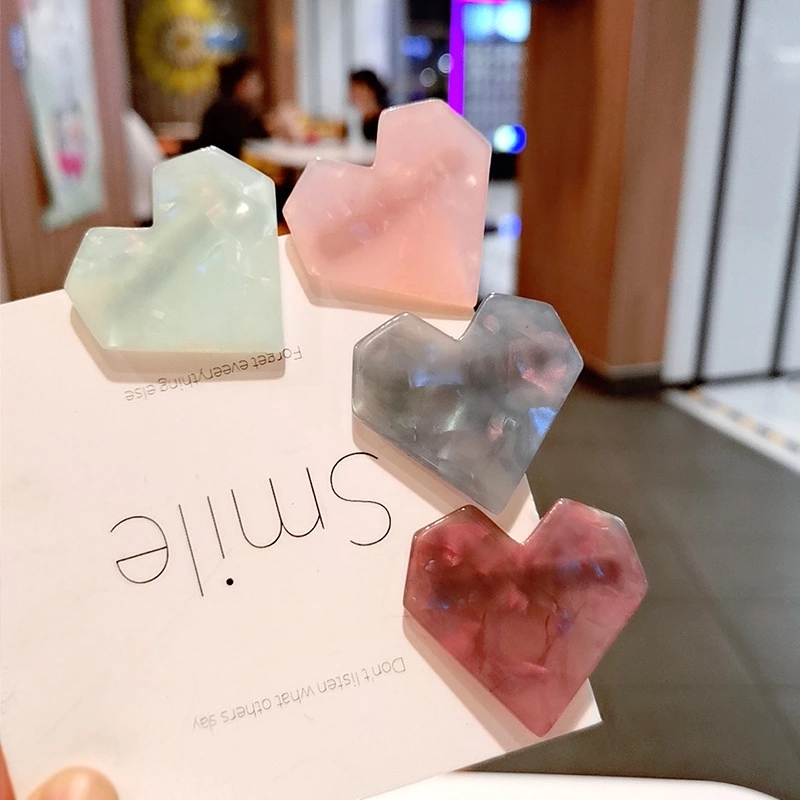 Sweet and cute Japanese and Korean girl heart-shaped hair clips, fashionable and versatile alloy duckbill-shaped hair clips, bangs and hairpin accessories full figure