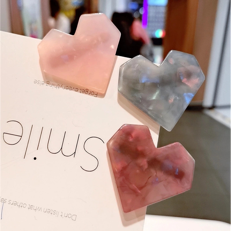 Sweet and cute Japanese and Korean girl heart-shaped hair clips, fashionable and versatile alloy duckbill-shaped hair clips, bangs and hairpin accessories details Picture