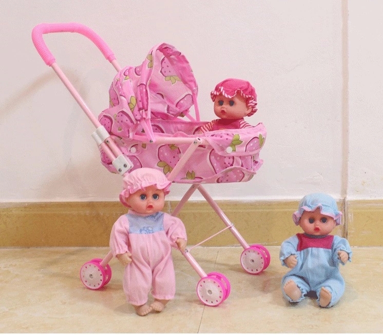 The simulation doll playhouse toy can take a bath, talk and blink. The girl doll is sold directly by the manufacturer at the street stall and is selling well full figure