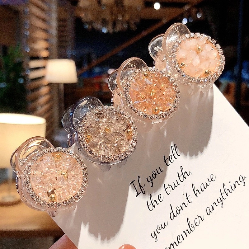 Nanruisen's dreamy, colorful glass foil grab clip, a fresh and innocent crystal hair clip for girls, a Korean princess hair clip Application Scenario