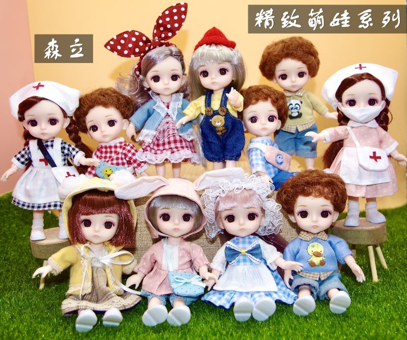 The new bestseller, a 17-centimeter exquisite vinyl doll in a windowed box, is selling well at the street stall full figure