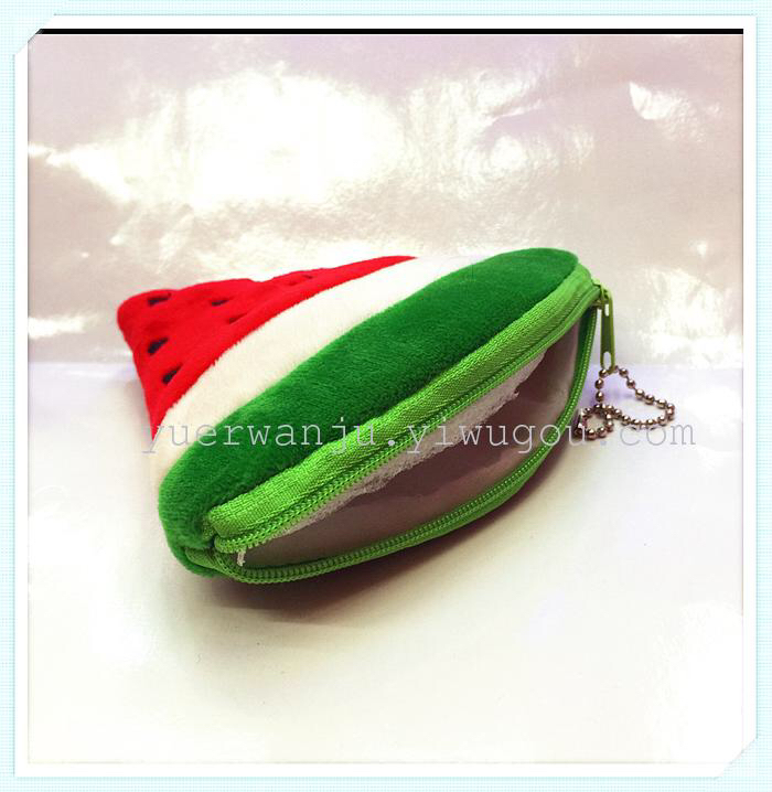 Plush wallet, coin purse, triangular fruit coin purse, watermelon coin purse, coin case, embroidered fruit case Application Scenario