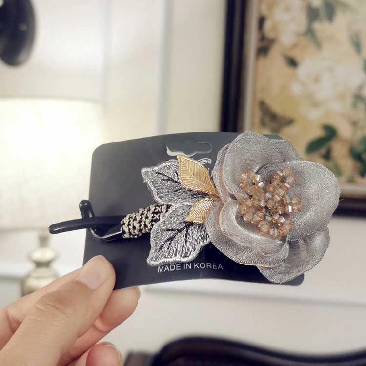 Factory direct sales of best-selling hair accessories wholesale, high-end premium flower crystal alloy hair curls, twist clips and hair clips are selling well Application Scenario