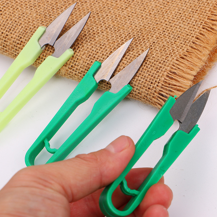 V - shaped small scissors wholesale U - shaped plastic spring yarn cutting thread cutting cross stitch thread head special thread cutting manufacturers
