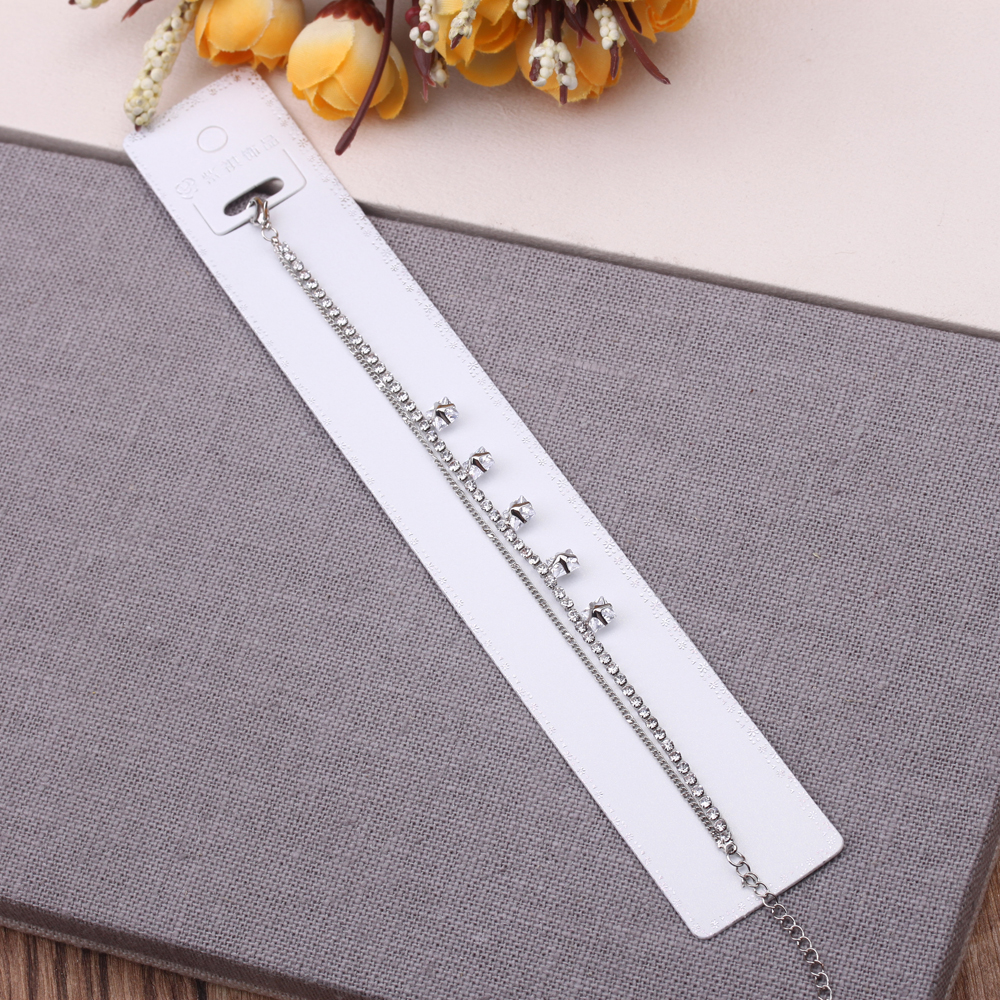 Pudding Station's street stall offers a simple and fashionable Korean version of a zircon bracelet as a gift for your girlfriend
