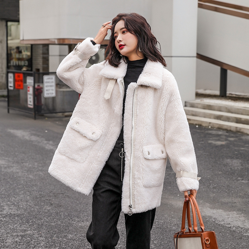 Hardworking sheepskin cut fur coat for women, composite fur and grain lambskin fur coat Application Scenario