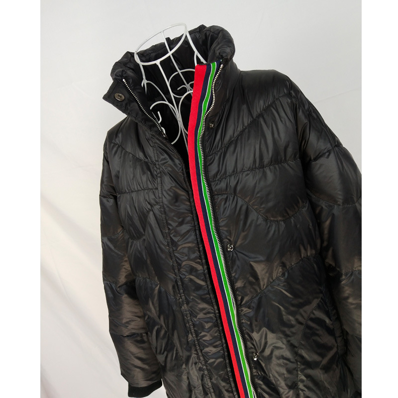 Factory direct sale off-season clearance: The same style down jacket as that of the star, a long, knee-length, thick and loose plus-size jacket for women Application Scenario