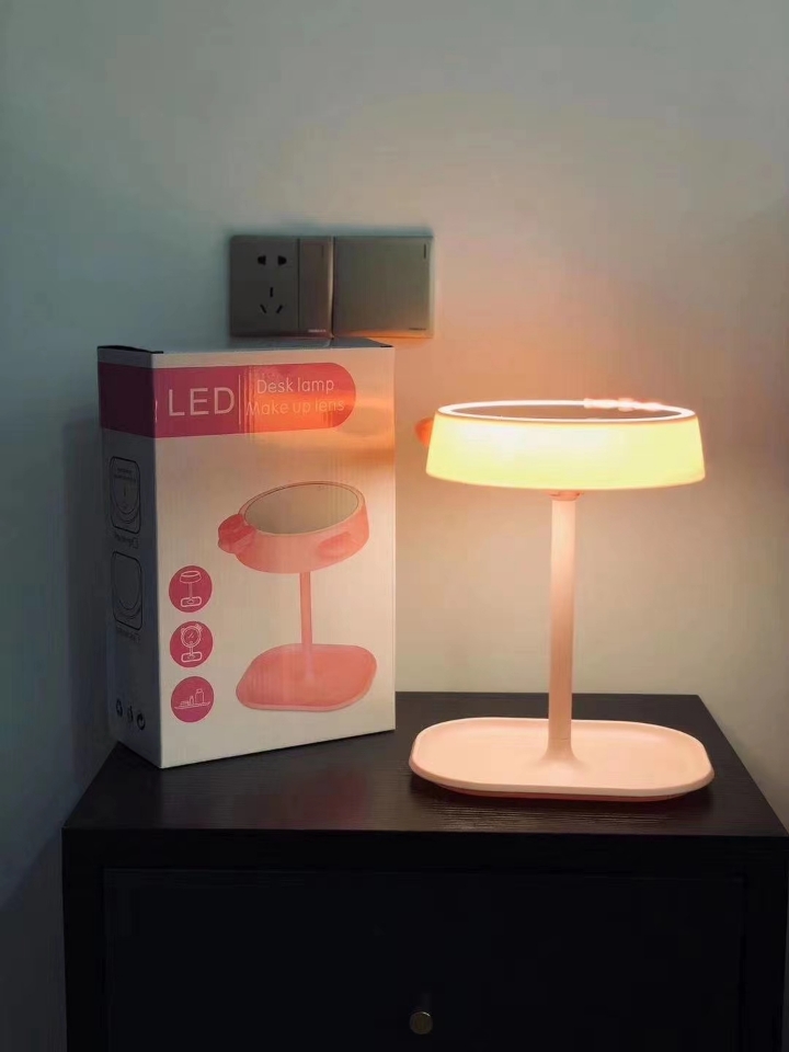 Wholesale of 2022 new bestsellers at street stalls: LED lights, high-definition natural lighting makeup mirrors, 90-degree turning table lamps Application Scenario