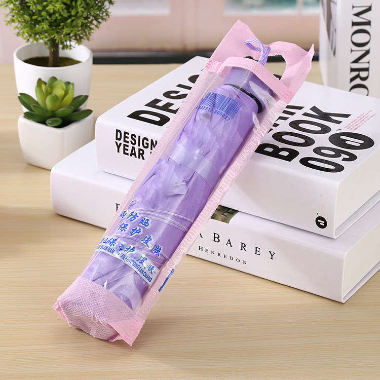 Wholesale of three-fold umbrellas, creative candy-colored inverted pole pearlescent umbrellas, manual couple style, short-handled, all-weather and all-weather advertising umbrellas Application Scenario